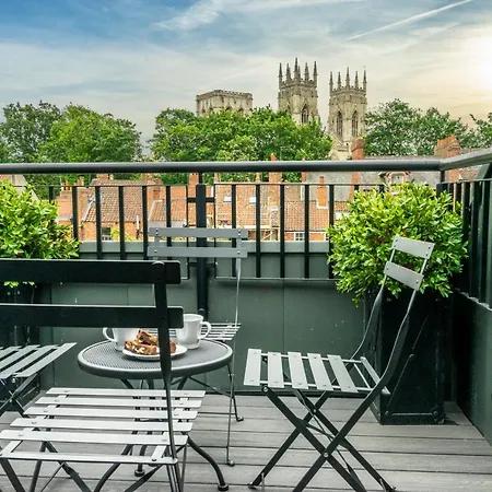5 The Quadrant Apartament *